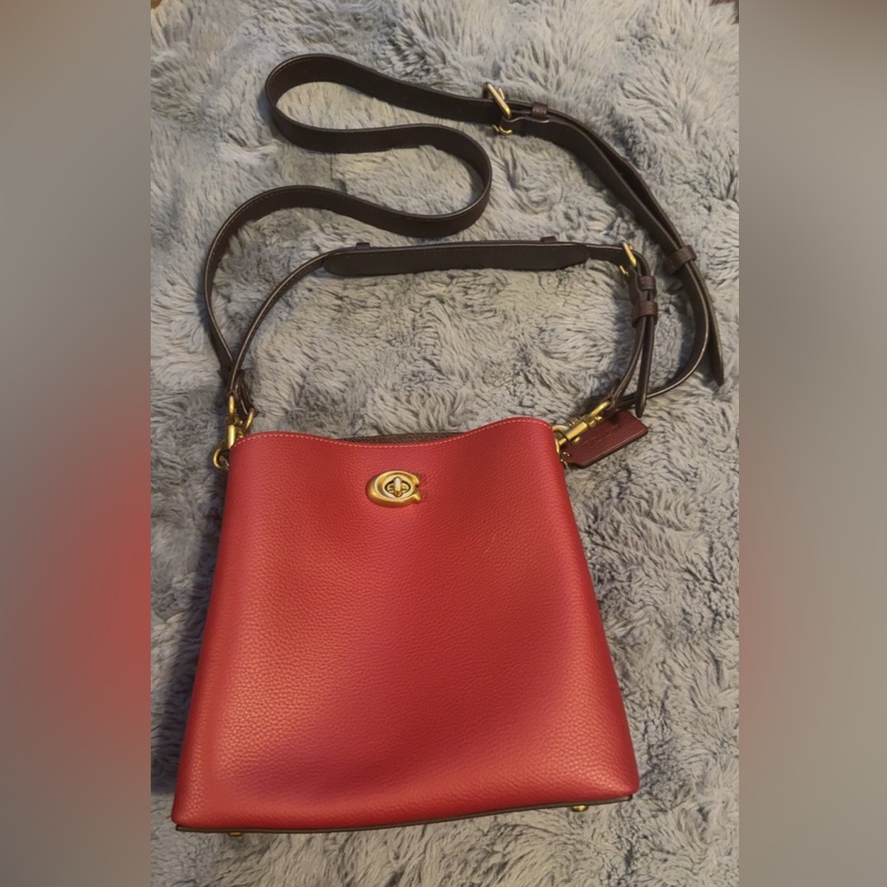 Coach Willow Bucket Bag in Cherry Leather. - Picture 3 of 10